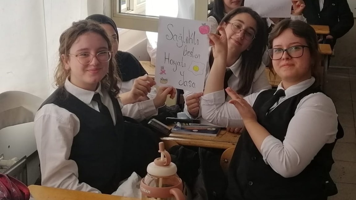 İLK DERSİM SAĞLIKLI BESLENME